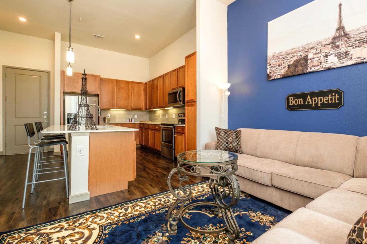 Renu At Downtown Houston Apartment Exterior photo