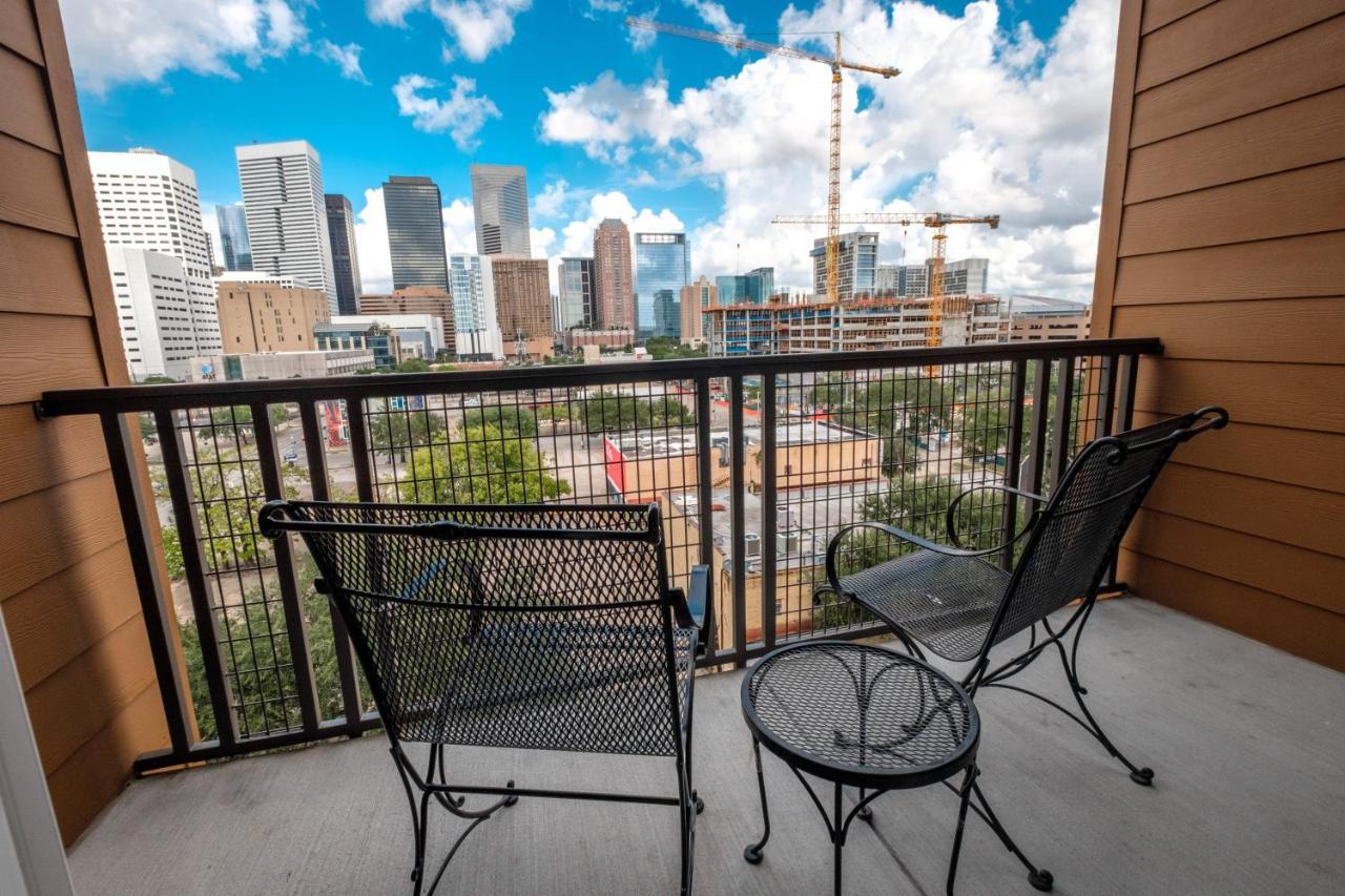Renu At Downtown Houston Apartment Exterior photo