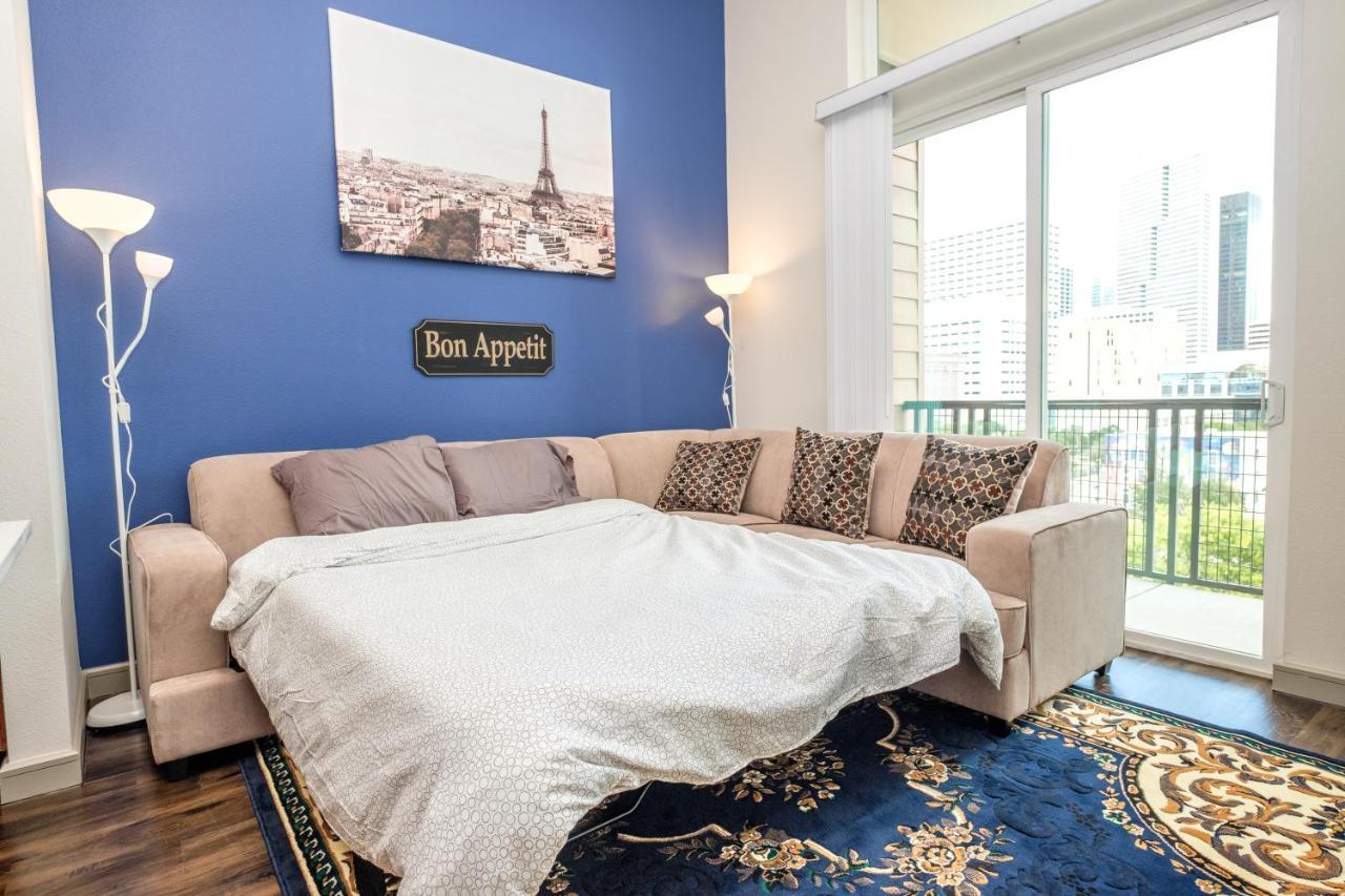 Renu At Downtown Houston Apartment Exterior photo