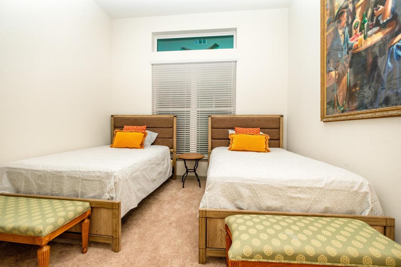 Renu At Downtown Houston Apartment Exterior photo