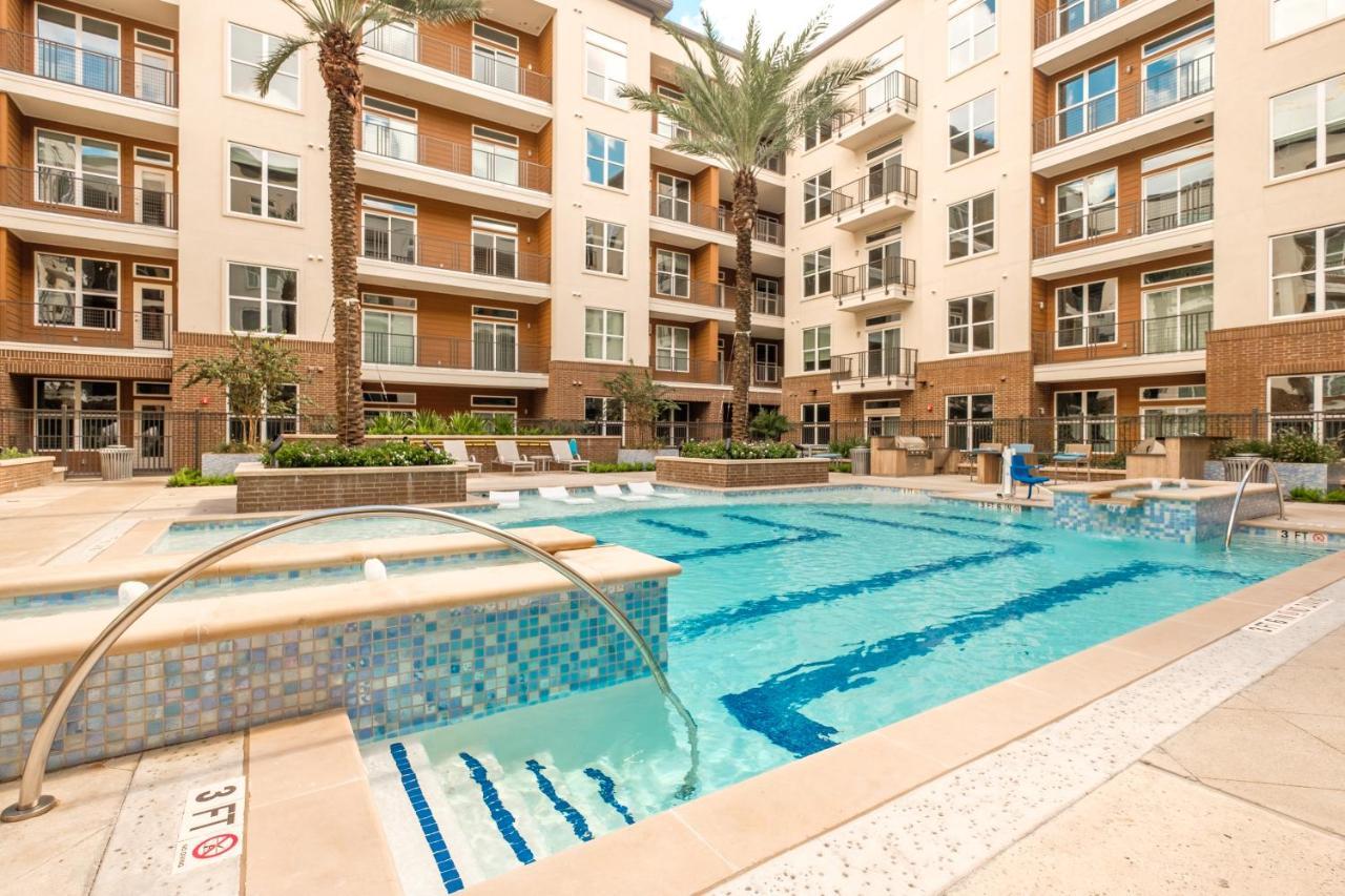 Renu At Downtown Houston Apartment Exterior photo