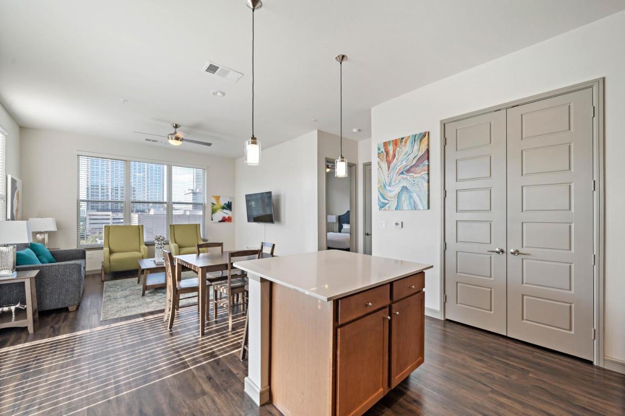 Renu At Downtown Houston Apartment Exterior photo
